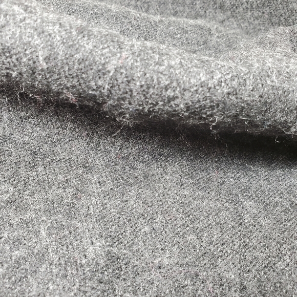 Gray Wool-like scarf - Picture 5 of 5